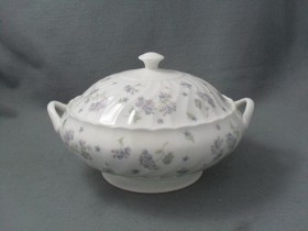 April Flowers Sauce / Gravy Jug